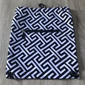 NWOT … Black & White Sling Backpack